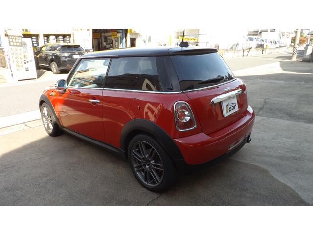MINI クーパー HIDヘッドライト・ETC車載器・規格外17インチアルミ・プッシュスタート・CD・ラジオ・AUX・オートエアコン・MTモード付AT・イルミネーション(42枚目)