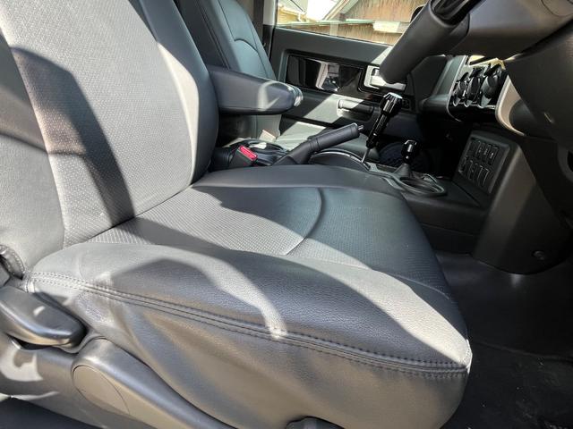 FJクルーザー ブラックカラーパッケージ BFグッドリッチオールテレーン社外ステアリングクラッツィオシートカバーデジタルインナーミラードラレコリヤデフロックA-TRACリヤコーナーセンサー(11枚目)