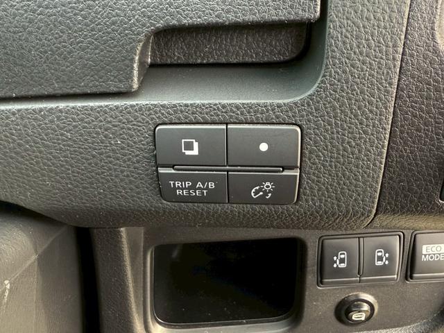 セレナ ハイウェイスター　アルパインナビ　ｉＰｏｄ　ＶＴＲ　ラジオ　バックカメラ　両側パワースライドドア　ＡＵＴＯ格納ミラー　ＥＣＯモード　ＡＵＴＯエアコン　純正アルミホイール　スマートキー　フロントフォグランプ　ＨＩＤヘッド（40枚目）
