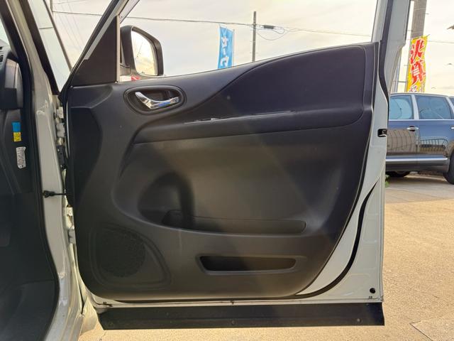 セレナ ハイウェイスターＳ－ＨＶアドバンスドセーフティパック　車検整備付き　フロントカメラ　３列　衝突軽減Ｂ　パワーステアリング　フルフラット　オートクルーズ　盗難防止装置　スマートキー　キーフリー　寒冷地仕様　アイドリングストップ　ＡＢＳ　サイドカメラ　ＰＷ（38枚目）