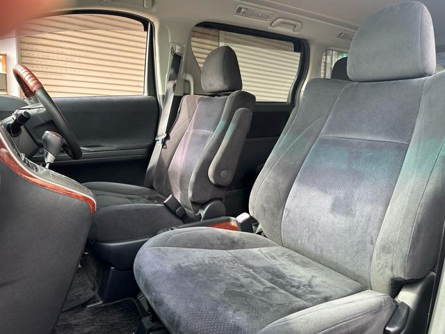 ヴェルファイア 2.4Z プラチナセレクションII 車検整備付き スマートキープッシュスタート リアエアコン 盗難防止システム 3列シート 衝突安全ボディ サイドエアバック 助手席エアバッグ パワーウィンドゥ パワーステアリング オットマン(32枚目)