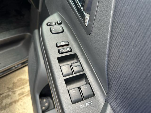 ヴェルファイア 2.4Z プラチナセレクションII 車検整備付き スマートキープッシュスタート リアエアコン 盗難防止システム 3列シート 衝突安全ボディ サイドエアバック 助手席エアバッグ パワーウィンドゥ パワーステアリング オットマン(39枚目)