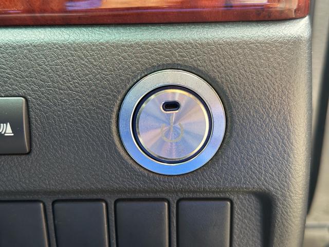 ヴェルファイア 2.4Z プラチナセレクションII 車検整備付き スマートキープッシュスタート リアエアコン 盗難防止システム 3列シート 衝突安全ボディ サイドエアバック 助手席エアバッグ パワーウィンドゥ パワーステアリング オットマン(42枚目)