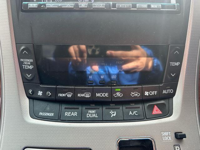 ヴェルファイア 2.4Z プラチナセレクションII 車検整備付き スマートキープッシュスタート リアエアコン 盗難防止システム 3列シート 衝突安全ボディ サイドエアバック 助手席エアバッグ パワーウィンドゥ パワーステアリング オットマン(49枚目)