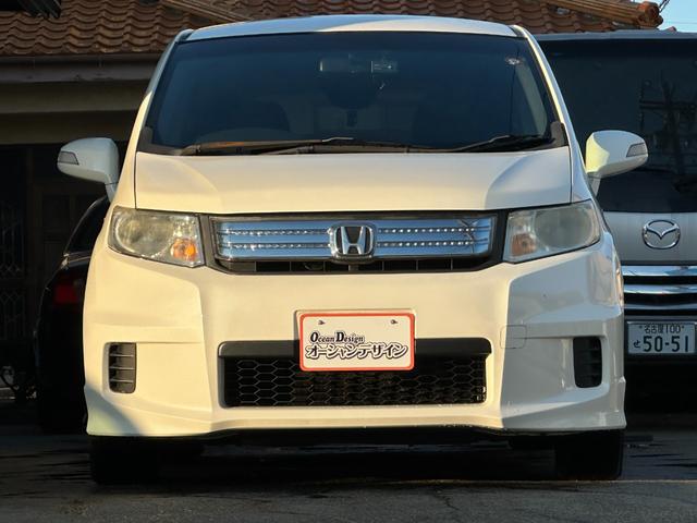 フリードスパイクハイブリッド ジャストセレクション　車検整備付き　Ｓキー　キーフリー　セキュリティーアラーム　横滑り防止機能　エアコン　フルフラットシート　パワーステアリング　クルーズコントロール　Ｉ－ＳＴＯＰ　パワーウィンドウ　運転席エアバッグ（3枚目）