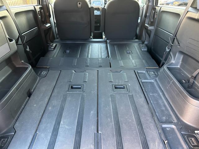 フリードスパイクハイブリッド ジャストセレクション　車検整備付き　Ｓキー　キーフリー　セキュリティーアラーム　横滑り防止機能　エアコン　フルフラットシート　パワーステアリング　クルーズコントロール　Ｉ－ＳＴＯＰ　パワーウィンドウ　運転席エアバッグ（13枚目）