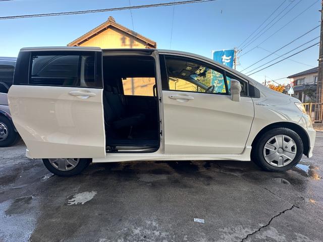 フリードスパイクハイブリッド ジャストセレクション　車検整備付き　Ｓキー　キーフリー　セキュリティーアラーム　横滑り防止機能　エアコン　フルフラットシート　パワーステアリング　クルーズコントロール　Ｉ－ＳＴＯＰ　パワーウィンドウ　運転席エアバッグ（18枚目）