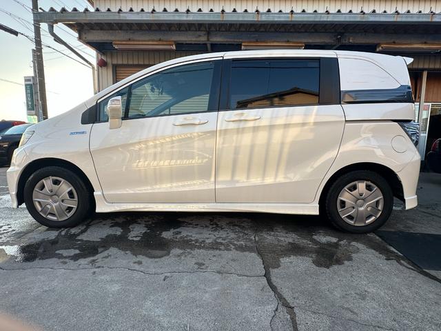 フリードスパイクハイブリッド ジャストセレクション　車検整備付き　Ｓキー　キーフリー　セキュリティーアラーム　横滑り防止機能　エアコン　フルフラットシート　パワーステアリング　クルーズコントロール　Ｉ－ＳＴＯＰ　パワーウィンドウ　運転席エアバッグ（19枚目）