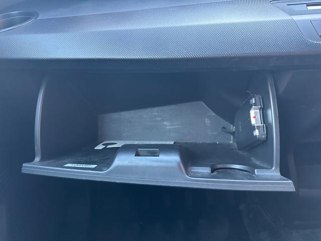 フリードスパイクハイブリッド ジャストセレクション　車検整備付き　Ｓキー　キーフリー　セキュリティーアラーム　横滑り防止機能　エアコン　フルフラットシート　パワーステアリング　クルーズコントロール　Ｉ－ＳＴＯＰ　パワーウィンドウ　運転席エアバッグ（27枚目）