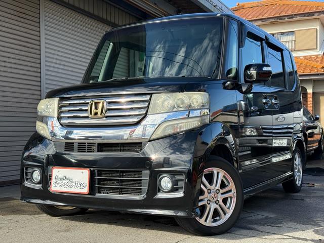 Ｎ－ＢＯＸカスタム Ｇ・Ｌパッケージ　車検整備付き　アイドリングストップ車　フロントベンチシート　スマキ－　パワーウィンドウ　盗難防止システム　オートエアコン　パワステ　キーレスエントリー　両席エアバック　ＡＢＳ　横滑り防止（2枚目）