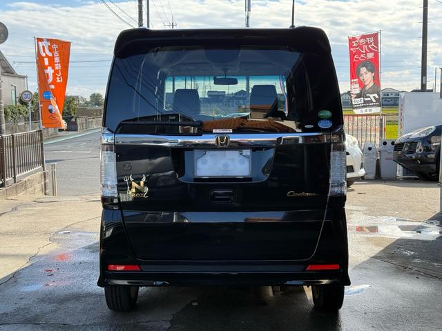 Ｎ－ＢＯＸカスタム Ｇ・Ｌパッケージ　車検整備付き　アイドリングストップ車　フロントベンチシート　スマキ－　パワーウィンドウ　盗難防止システム　オートエアコン　パワステ　キーレスエントリー　両席エアバック　ＡＢＳ　横滑り防止（14枚目）