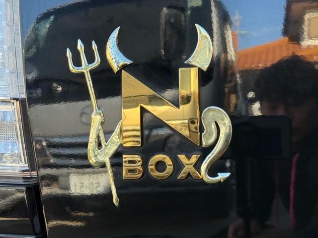 Ｎ－ＢＯＸカスタム Ｇ・Ｌパッケージ　車検整備付き　アイドリングストップ車　フロントベンチシート　スマキ－　パワーウィンドウ　盗難防止システム　オートエアコン　パワステ　キーレスエントリー　両席エアバック　ＡＢＳ　横滑り防止（16枚目）