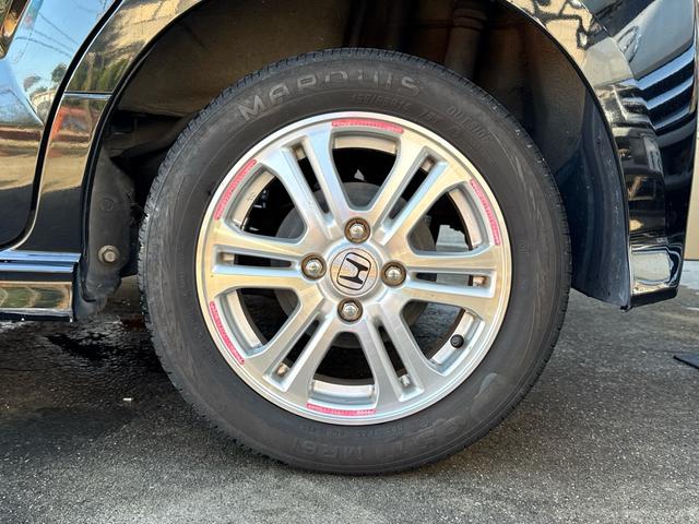 Ｎ－ＢＯＸカスタム Ｇ・Ｌパッケージ　車検整備付き　アイドリングストップ車　フロントベンチシート　スマキ－　パワーウィンドウ　盗難防止システム　オートエアコン　パワステ　キーレスエントリー　両席エアバック　ＡＢＳ　横滑り防止（64枚目）