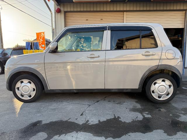 アルトラパン L 車検R9/8 前後誤発進抑制 シートヒーター付 横滑り防止装置付き エネチャージ 運転席助手席エアバッグ プッシュスタートスマートキー イモビライザー フルフラット キーレスエントリーシステム PW(9枚目)