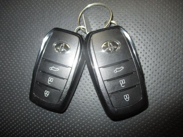 スマートキーシステム＆プッシュエンジンスタートシステム、エンジン始動・停止をワンタッチで行え、キーのロックまでドアノブに触れる事でワンタッチ操作で行うことが出来ます☆