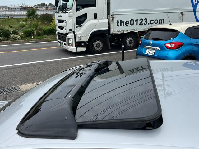 セルシオ ｅＲ仕様　オートクルーズコントロール　バックカメラ　ナビ　アルミホイール　オートライト　ＨＩＤ　サンルーフ　ＡＴ　シートエアコン　キーレスエントリー　電動格納ミラー　盗難防止システム　パワーシート　ＣＤ（4枚目）