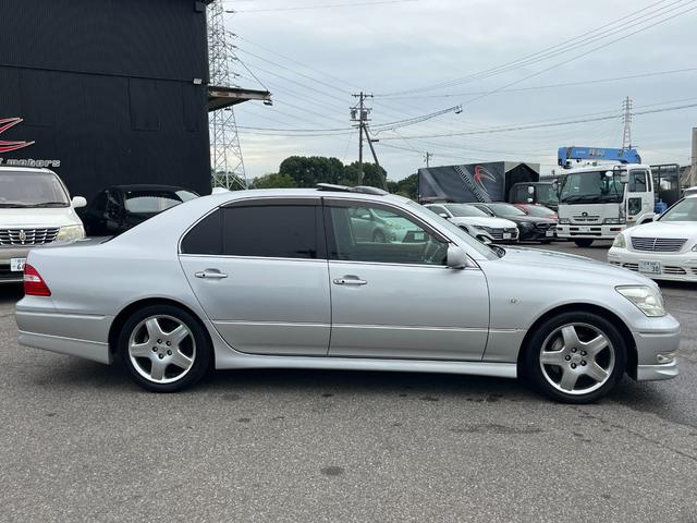 セルシオ ｅＲ仕様　オートクルーズコントロール　バックカメラ　ナビ　アルミホイール　オートライト　ＨＩＤ　サンルーフ　ＡＴ　シートエアコン　キーレスエントリー　電動格納ミラー　盗難防止システム　パワーシート　ＣＤ（9枚目）