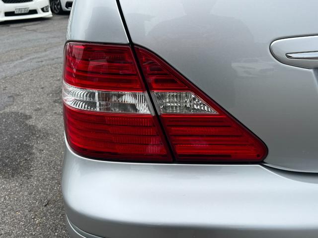 セルシオ ｅＲ仕様　オートクルーズコントロール　バックカメラ　ナビ　アルミホイール　オートライト　ＨＩＤ　サンルーフ　ＡＴ　シートエアコン　キーレスエントリー　電動格納ミラー　盗難防止システム　パワーシート　ＣＤ（14枚目）