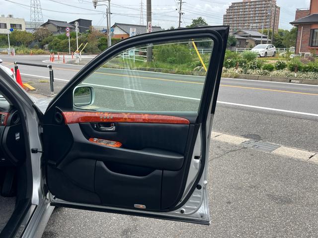 セルシオ ｅＲ仕様　オートクルーズコントロール　バックカメラ　ナビ　アルミホイール　オートライト　ＨＩＤ　サンルーフ　ＡＴ　シートエアコン　キーレスエントリー　電動格納ミラー　盗難防止システム　パワーシート　ＣＤ（16枚目）