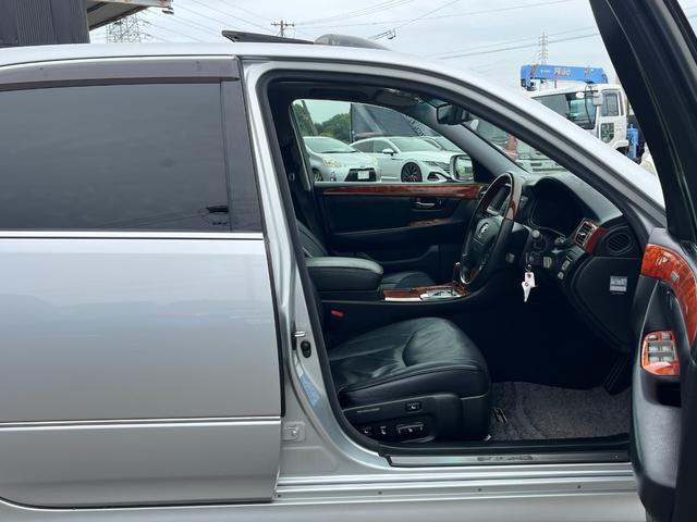 セルシオ ｅＲ仕様　オートクルーズコントロール　バックカメラ　ナビ　アルミホイール　オートライト　ＨＩＤ　サンルーフ　ＡＴ　シートエアコン　キーレスエントリー　電動格納ミラー　盗難防止システム　パワーシート　ＣＤ（17枚目）