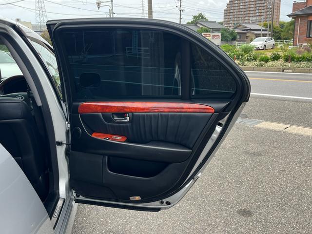 セルシオ ｅＲ仕様　オートクルーズコントロール　バックカメラ　ナビ　アルミホイール　オートライト　ＨＩＤ　サンルーフ　ＡＴ　シートエアコン　キーレスエントリー　電動格納ミラー　盗難防止システム　パワーシート　ＣＤ（18枚目）