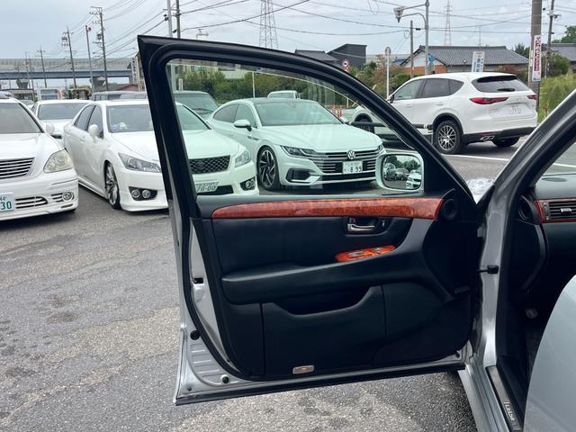 セルシオ ｅＲ仕様　オートクルーズコントロール　バックカメラ　ナビ　アルミホイール　オートライト　ＨＩＤ　サンルーフ　ＡＴ　シートエアコン　キーレスエントリー　電動格納ミラー　盗難防止システム　パワーシート　ＣＤ（20枚目）