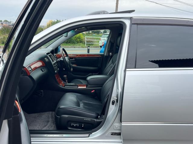 セルシオ ｅＲ仕様　オートクルーズコントロール　バックカメラ　ナビ　アルミホイール　オートライト　ＨＩＤ　サンルーフ　ＡＴ　シートエアコン　キーレスエントリー　電動格納ミラー　盗難防止システム　パワーシート　ＣＤ（21枚目）