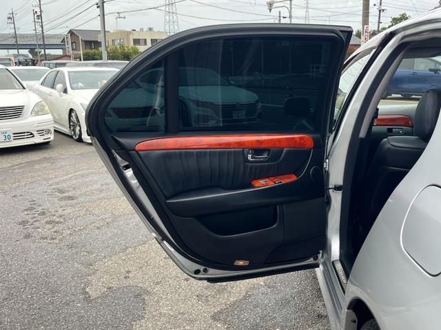 セルシオ ｅＲ仕様　オートクルーズコントロール　バックカメラ　ナビ　アルミホイール　オートライト　ＨＩＤ　サンルーフ　ＡＴ　シートエアコン　キーレスエントリー　電動格納ミラー　盗難防止システム　パワーシート　ＣＤ（22枚目）