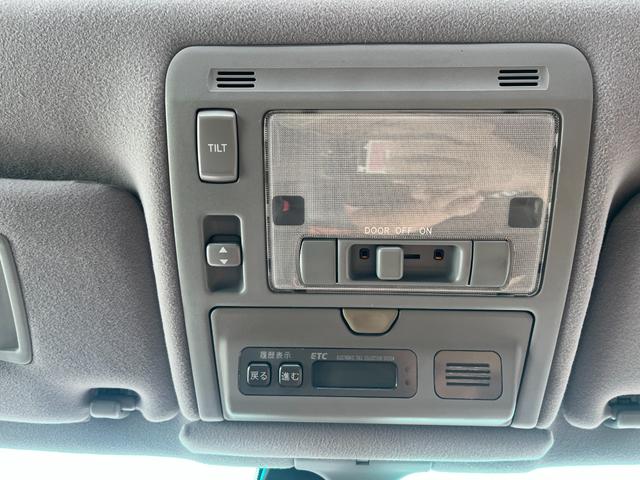 セルシオ ｅＲ仕様　オートクルーズコントロール　バックカメラ　ナビ　アルミホイール　オートライト　ＨＩＤ　サンルーフ　ＡＴ　シートエアコン　キーレスエントリー　電動格納ミラー　盗難防止システム　パワーシート　ＣＤ（25枚目）