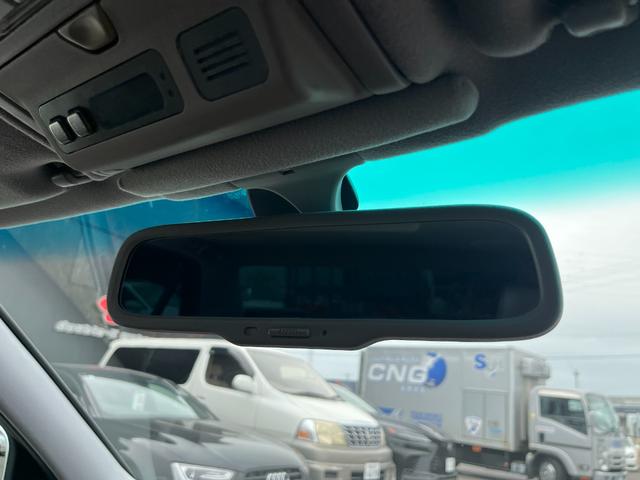 セルシオ ｅＲ仕様　オートクルーズコントロール　バックカメラ　ナビ　アルミホイール　オートライト　ＨＩＤ　サンルーフ　ＡＴ　シートエアコン　キーレスエントリー　電動格納ミラー　盗難防止システム　パワーシート　ＣＤ（26枚目）