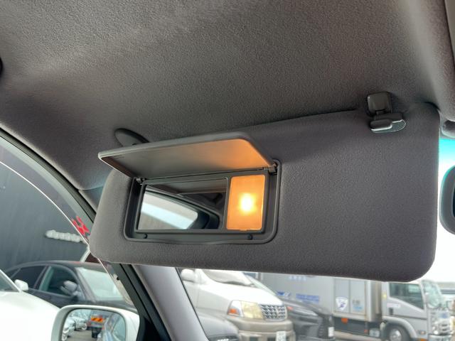 セルシオ ｅＲ仕様　オートクルーズコントロール　バックカメラ　ナビ　アルミホイール　オートライト　ＨＩＤ　サンルーフ　ＡＴ　シートエアコン　キーレスエントリー　電動格納ミラー　盗難防止システム　パワーシート　ＣＤ（27枚目）
