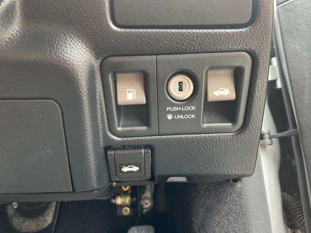 セルシオ ｅＲ仕様　オートクルーズコントロール　バックカメラ　ナビ　アルミホイール　オートライト　ＨＩＤ　サンルーフ　ＡＴ　シートエアコン　キーレスエントリー　電動格納ミラー　盗難防止システム　パワーシート　ＣＤ（29枚目）