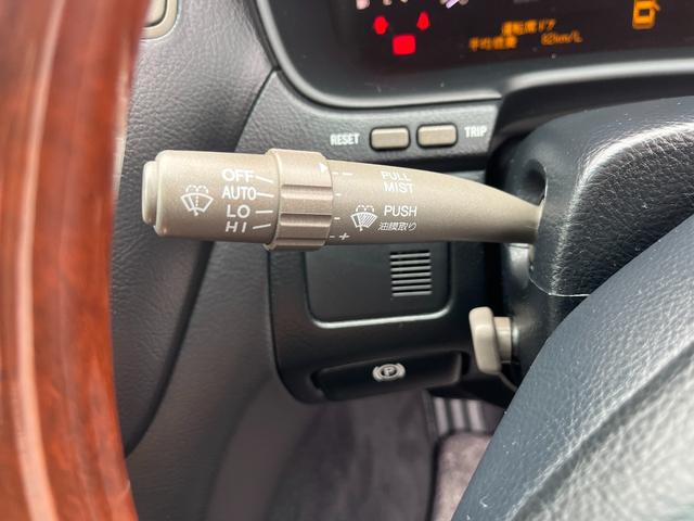 セルシオ ｅＲ仕様　オートクルーズコントロール　バックカメラ　ナビ　アルミホイール　オートライト　ＨＩＤ　サンルーフ　ＡＴ　シートエアコン　キーレスエントリー　電動格納ミラー　盗難防止システム　パワーシート　ＣＤ（32枚目）