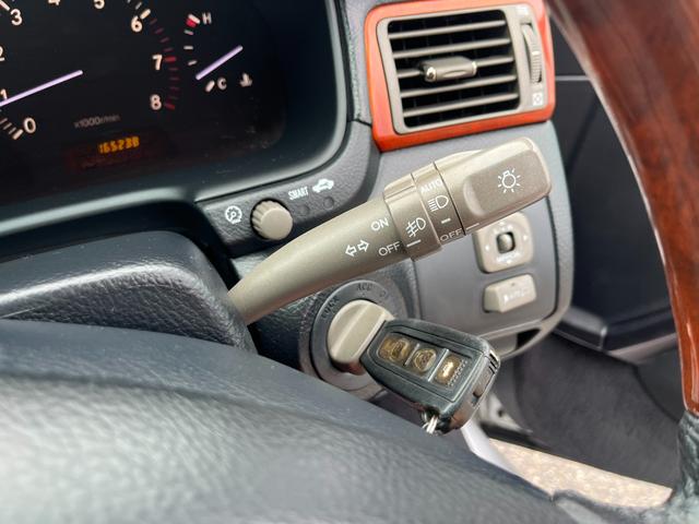 セルシオ ｅＲ仕様　オートクルーズコントロール　バックカメラ　ナビ　アルミホイール　オートライト　ＨＩＤ　サンルーフ　ＡＴ　シートエアコン　キーレスエントリー　電動格納ミラー　盗難防止システム　パワーシート　ＣＤ（33枚目）