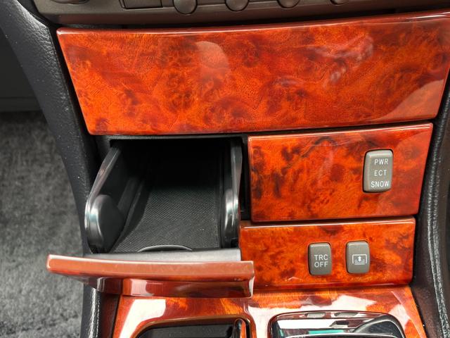 セルシオ ｅＲ仕様　オートクルーズコントロール　バックカメラ　ナビ　アルミホイール　オートライト　ＨＩＤ　サンルーフ　ＡＴ　シートエアコン　キーレスエントリー　電動格納ミラー　盗難防止システム　パワーシート　ＣＤ（38枚目）