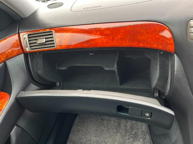 セルシオ ｅＲ仕様　オートクルーズコントロール　バックカメラ　ナビ　アルミホイール　オートライト　ＨＩＤ　サンルーフ　ＡＴ　シートエアコン　キーレスエントリー　電動格納ミラー　盗難防止システム　パワーシート　ＣＤ（44枚目）