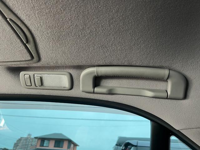セルシオ ｅＲ仕様　オートクルーズコントロール　バックカメラ　ナビ　アルミホイール　オートライト　ＨＩＤ　サンルーフ　ＡＴ　シートエアコン　キーレスエントリー　電動格納ミラー　盗難防止システム　パワーシート　ＣＤ（46枚目）