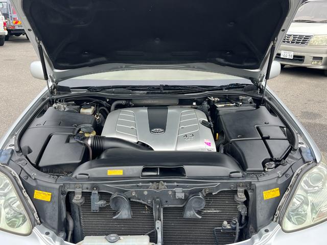 セルシオ ｅＲ仕様　オートクルーズコントロール　バックカメラ　ナビ　アルミホイール　オートライト　ＨＩＤ　サンルーフ　ＡＴ　シートエアコン　キーレスエントリー　電動格納ミラー　盗難防止システム　パワーシート　ＣＤ（54枚目）