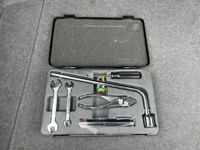 セルシオ ｅＲ仕様　オートクルーズコントロール　バックカメラ　ナビ　アルミホイール　オートライト　ＨＩＤ　サンルーフ　ＡＴ　シートエアコン　キーレスエントリー　電動格納ミラー　盗難防止システム　パワーシート　ＣＤ（67枚目）