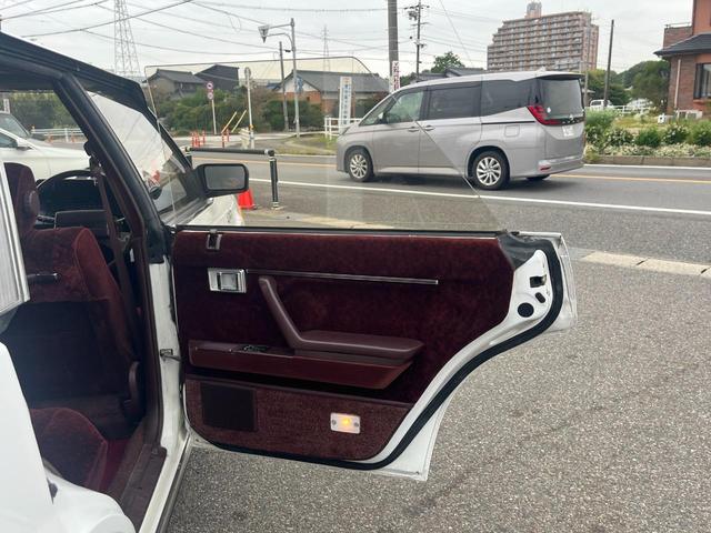 クラウン ロイヤルサルーンＧ　アルミホイール　ＡＴ　電動格納ミラー（17枚目）