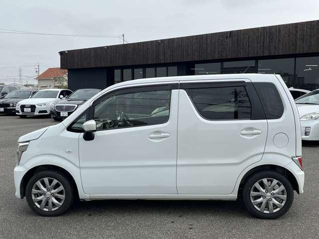 ワゴンR ハイブリッドFX ETC キーレスエントリー アイドリングストップ 電動格納ミラー ベンチシート CVT 盗難防止システム ABS ESC アルミホイール 衝突安全ボディ エアコン パワーステアリング パワーウィンドウ(4枚目)