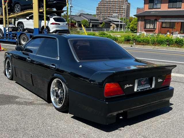 グロリア  グランツーリスモ アルミホイール オートライト AT 電動格納ミラー エアコン パワーステアリング パワーウィンドウ(17枚目)