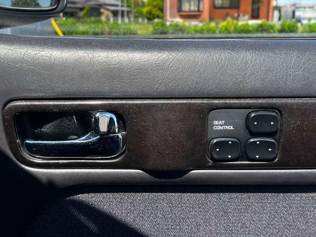 グロリア  グランツーリスモ アルミホイール オートライト AT 電動格納ミラー エアコン パワーステアリング パワーウィンドウ(29枚目)