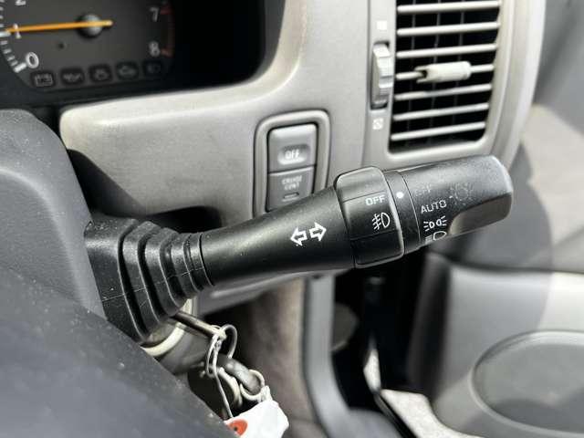 シーマ リミテッドS-four 4WD オートクルーズコントロール オートライト AT 電動格納ミラー パワーシート CD カセット ABS エアコン パワーステアリング(7枚目)