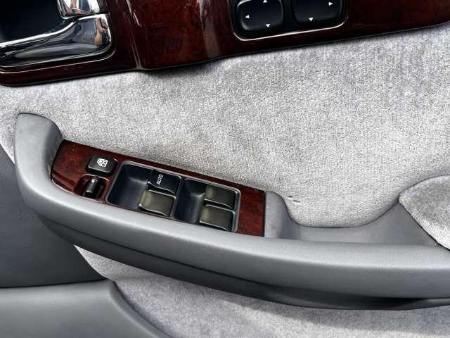シーマ リミテッドS-four 4WD オートクルーズコントロール オートライト AT 電動格納ミラー パワーシート CD カセット ABS エアコン パワーステアリング(10枚目)