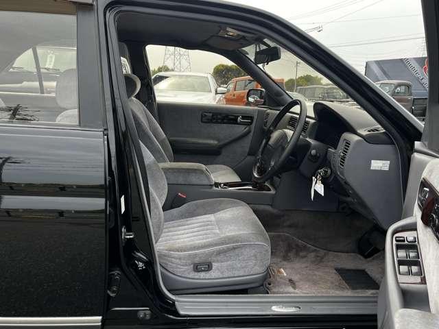 シーマ リミテッドS-four 4WD オートクルーズコントロール オートライト AT 電動格納ミラー パワーシート CD カセット ABS エアコン パワーステアリング(26枚目)