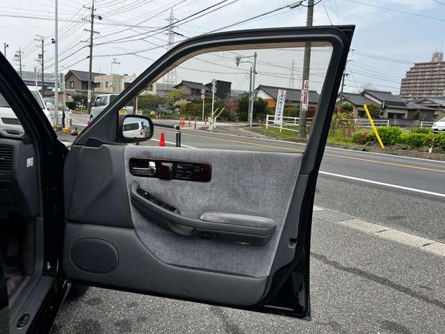 シーマ リミテッドS-four 4WD オートクルーズコントロール オートライト AT 電動格納ミラー パワーシート CD カセット ABS エアコン パワーステアリング(27枚目)