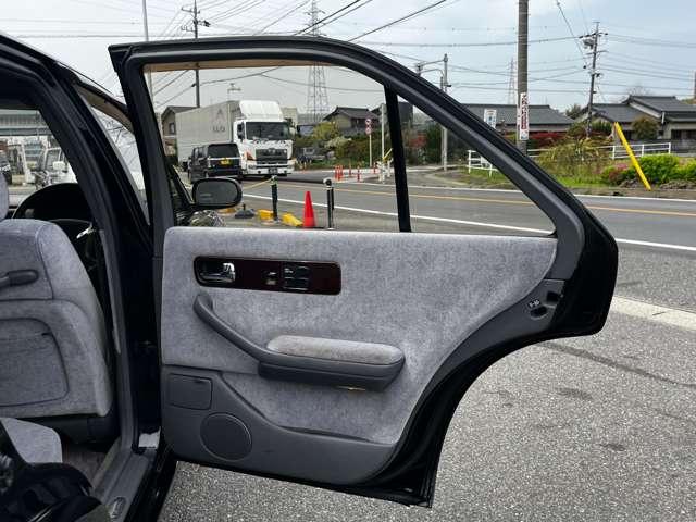 シーマ リミテッドS-four 4WD オートクルーズコントロール オートライト AT 電動格納ミラー パワーシート CD カセット ABS エアコン パワーステアリング(28枚目)