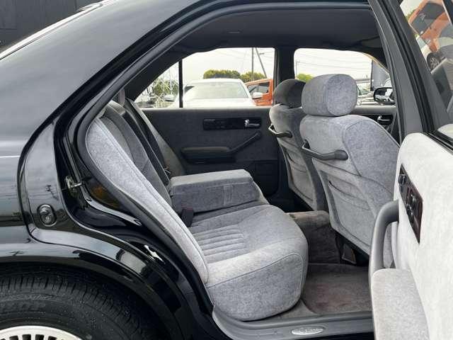 シーマ リミテッドS-four 4WD オートクルーズコントロール オートライト AT 電動格納ミラー パワーシート CD カセット ABS エアコン パワーステアリング(30枚目)