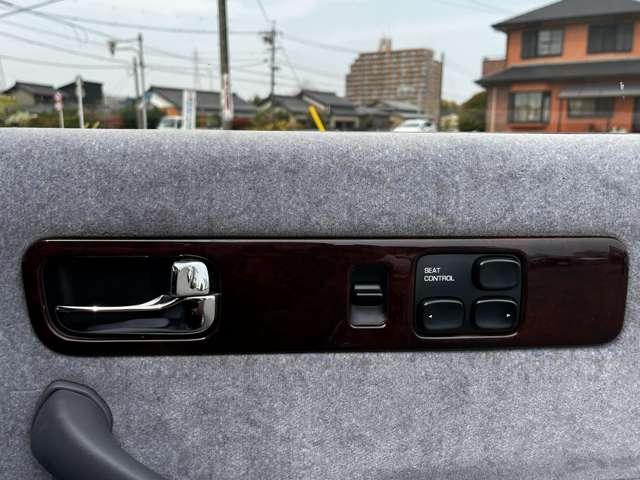 シーマ リミテッドS-four 4WD オートクルーズコントロール オートライト AT 電動格納ミラー パワーシート CD カセット ABS エアコン パワーステアリング(46枚目)